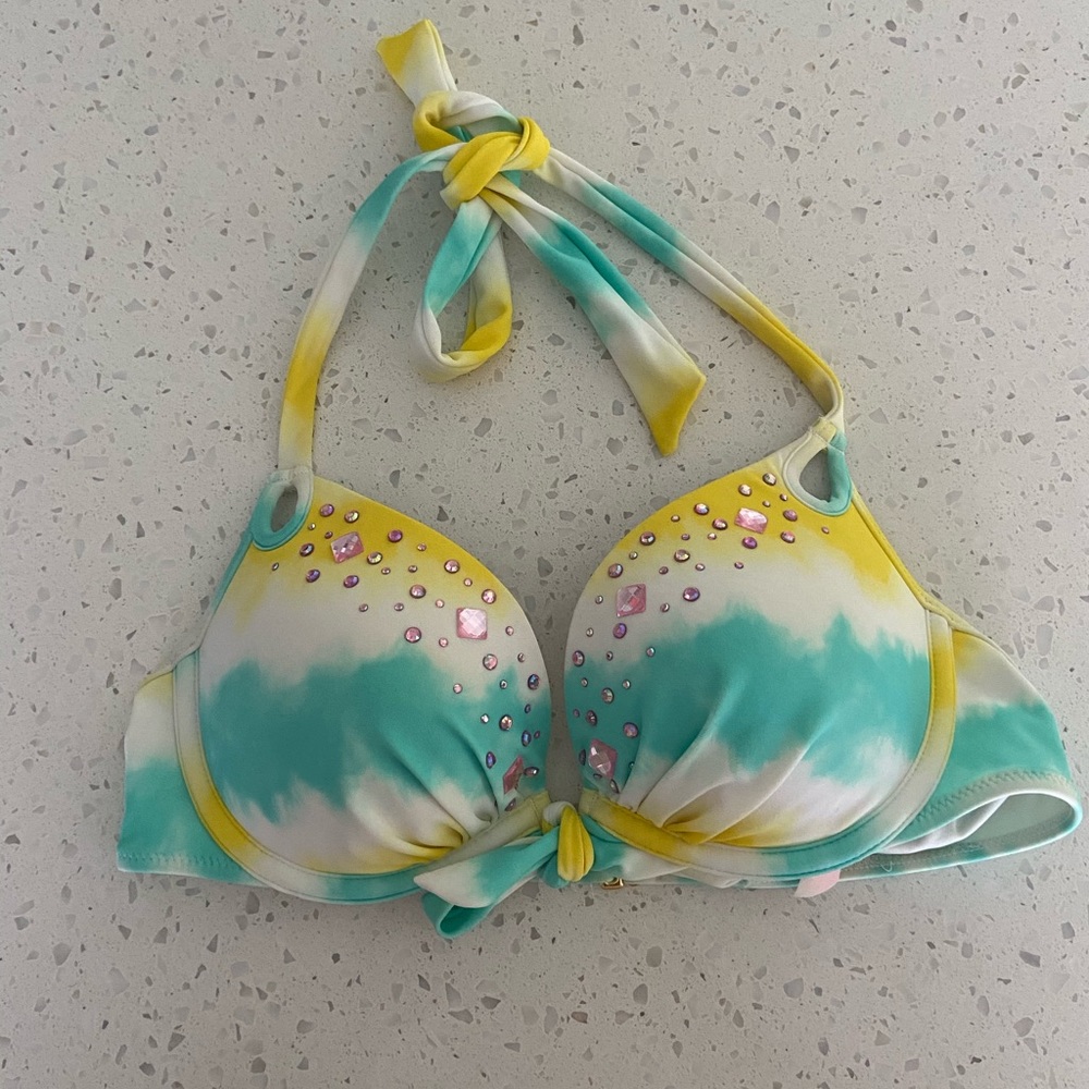 Victoria’s Secret bikini top